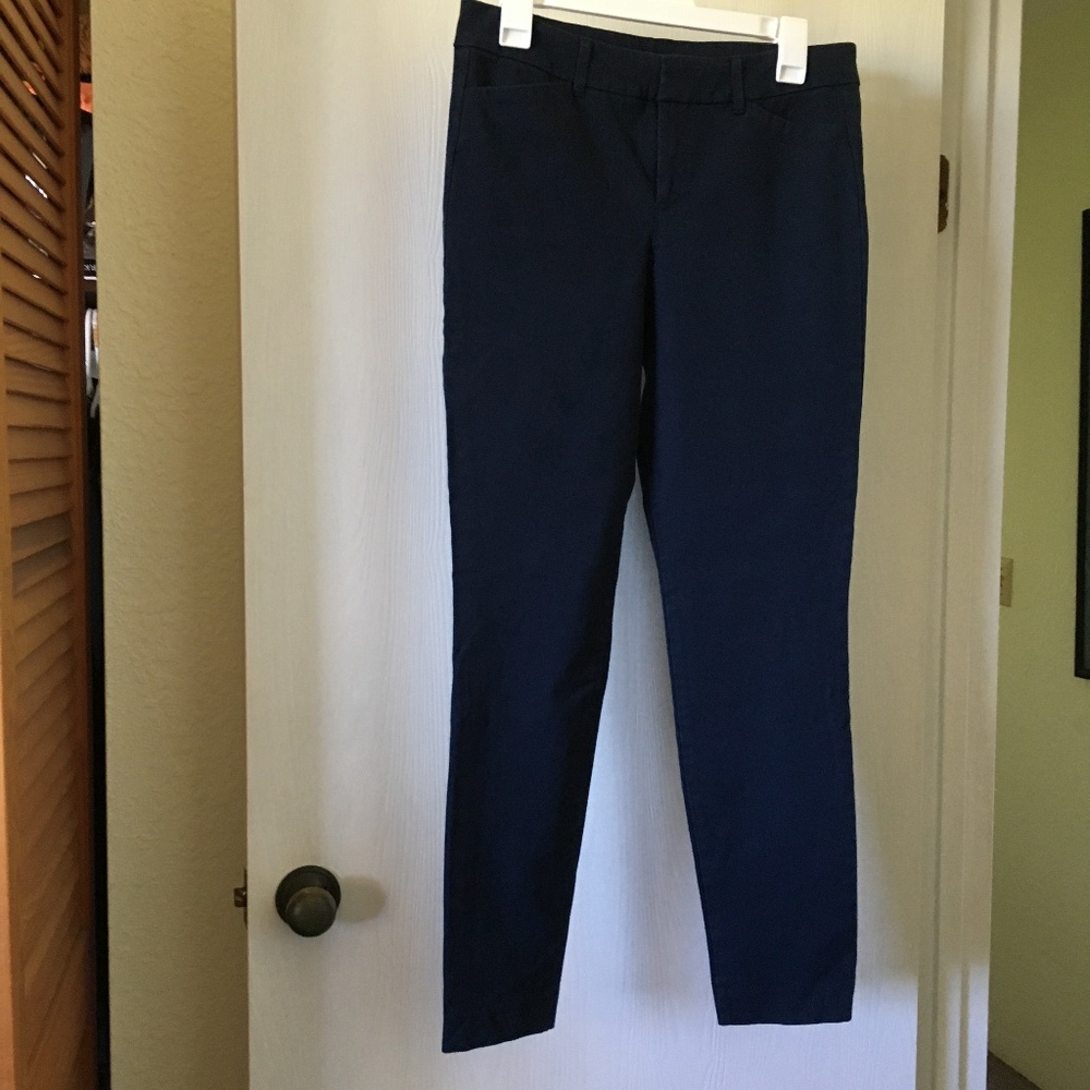 Old Navy dark blue Pixie Pants, Mid Rise. Size 8.
